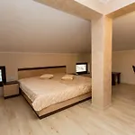 Kristal Hotel *