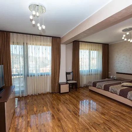 Otel Kristal Dospat